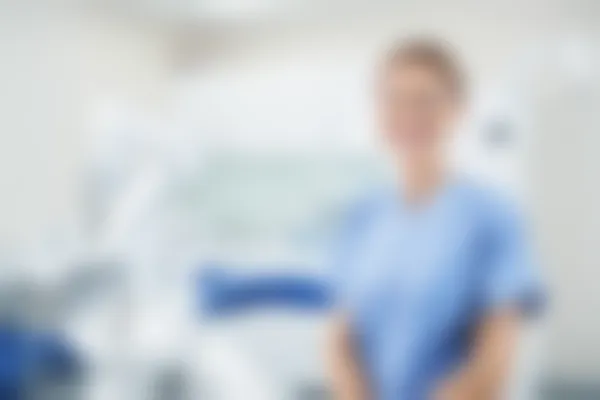 烤瓷牙是否会影响脑部核磁共振检查？了解相关注意事项与建议