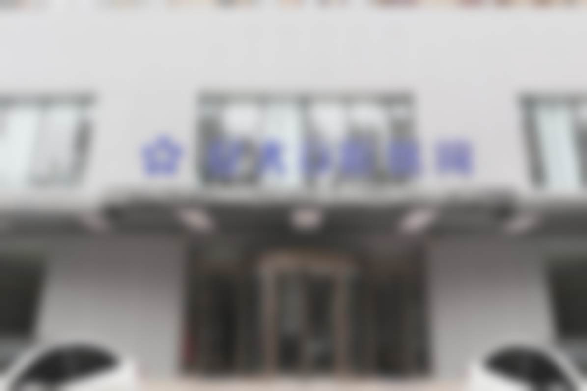 长治亿大口腔医院牙冠修复价格：爱尔创全瓷冠1200元起，申飞医生16年经验护航